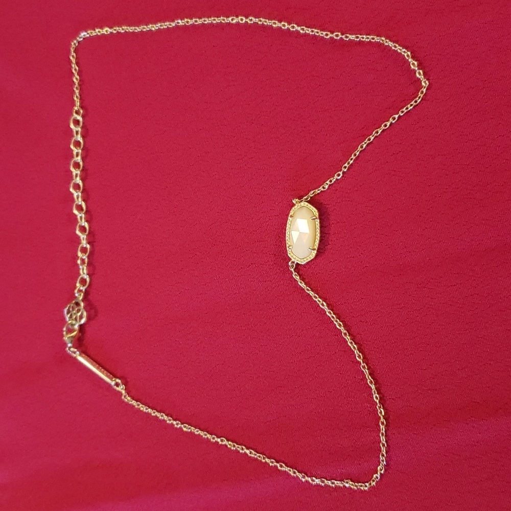 Kendra Scott necklace